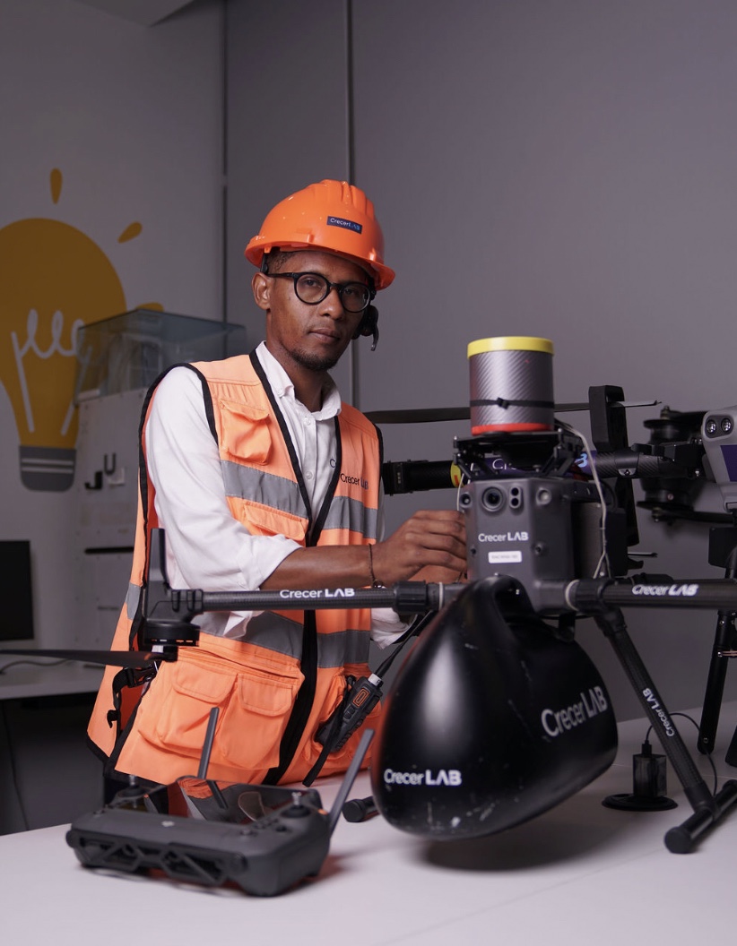 Francisco Comas, piloto e instructor de CrecerLab